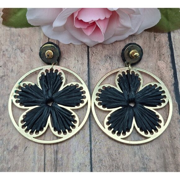 Cute Boho Gold Tone & Black Raffia Floral Flower Statement Drop Dangle Earrings - Picture 6 of 7